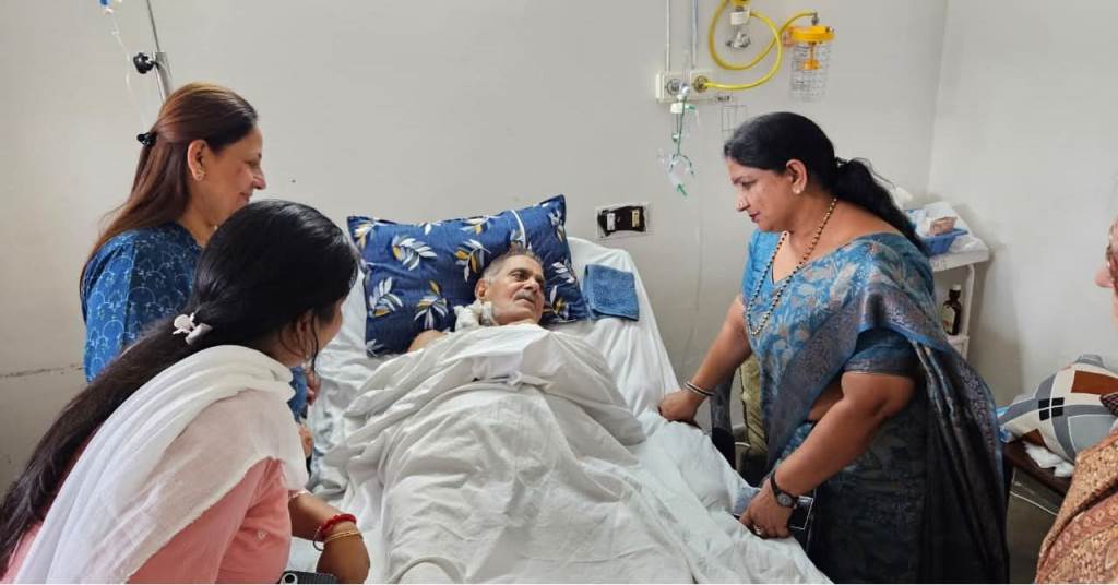 महापौर रेणु बाला गुप्ता ने पूर्व मंत्री शशि पाल मेहता से की आत्मीय भेंट जाना कुशलक्षेम